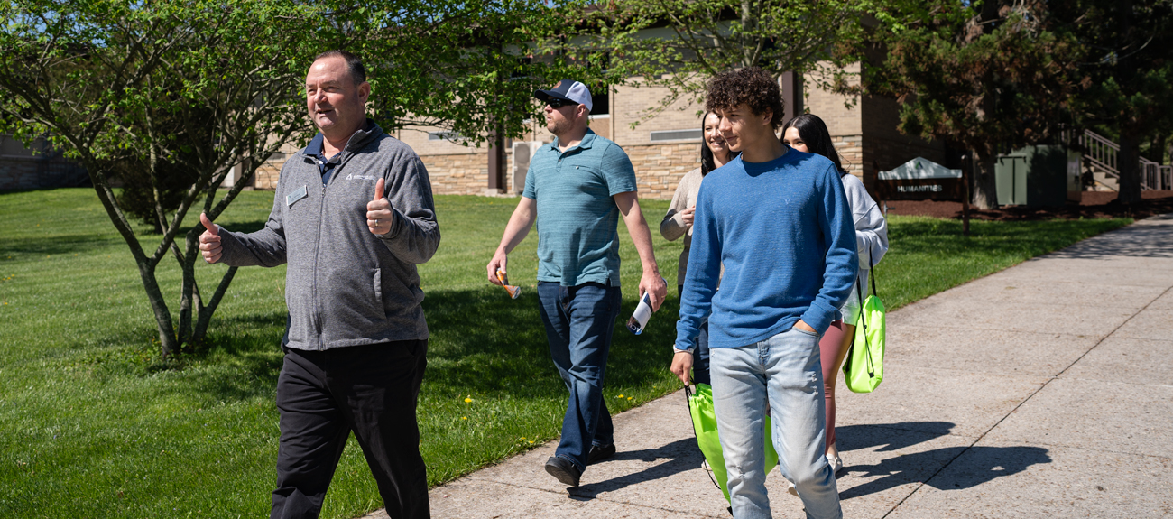 ACM Recruiter leading a tour