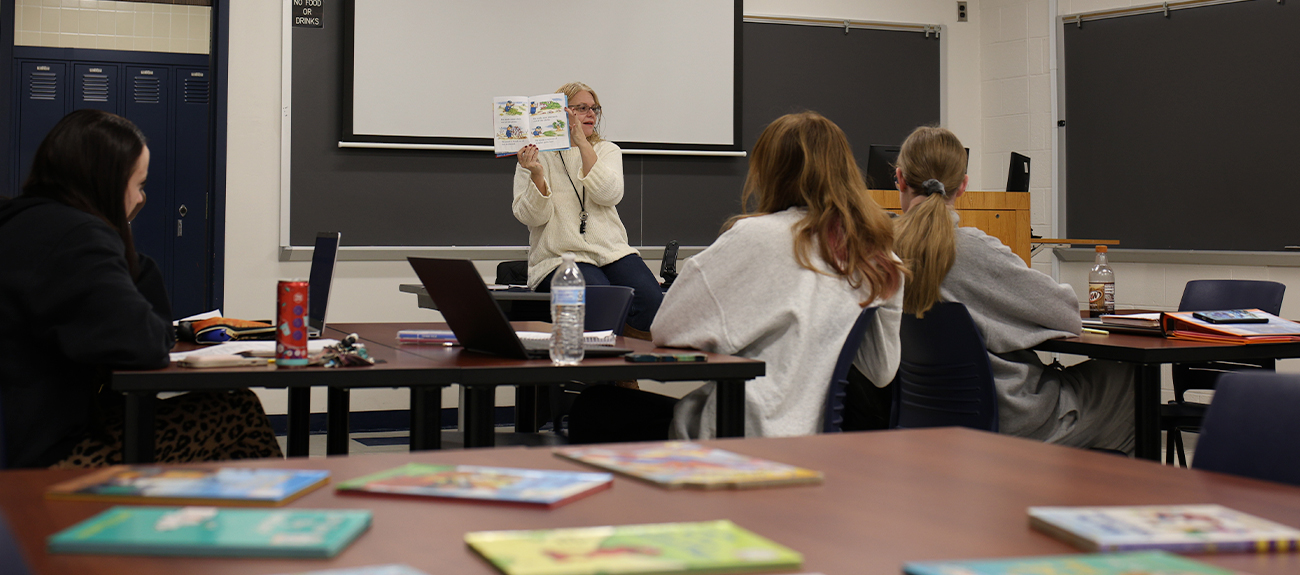 Psychology Instructor leading students